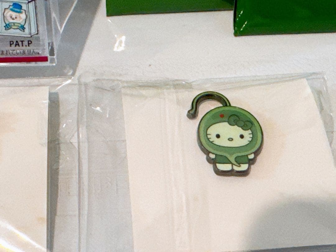 日本館限定　ピンバッジ　万博　ヒジキ　ウチワヒゲムシ　ケース付き　藻キティ　藻類