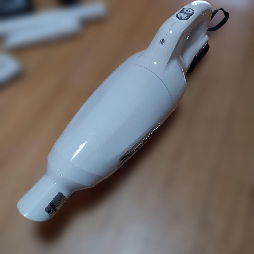 マキタ10.8V充電式クリーナCL108FD純正バッテリー、充電器付