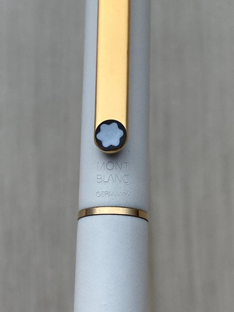 超美品 モンブラン スリムライン ノック式 ボールペン マットホワイト ドイツ製