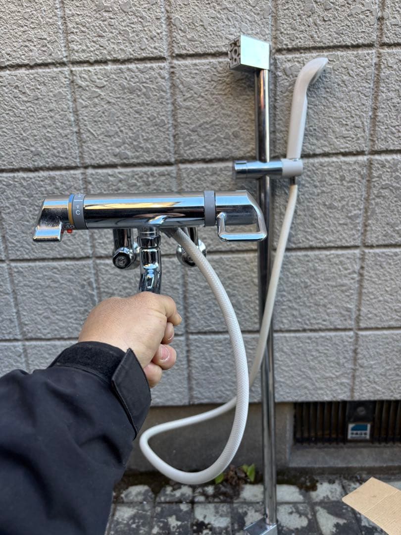 温度調整機能付きシャワーヘッド　TOTO