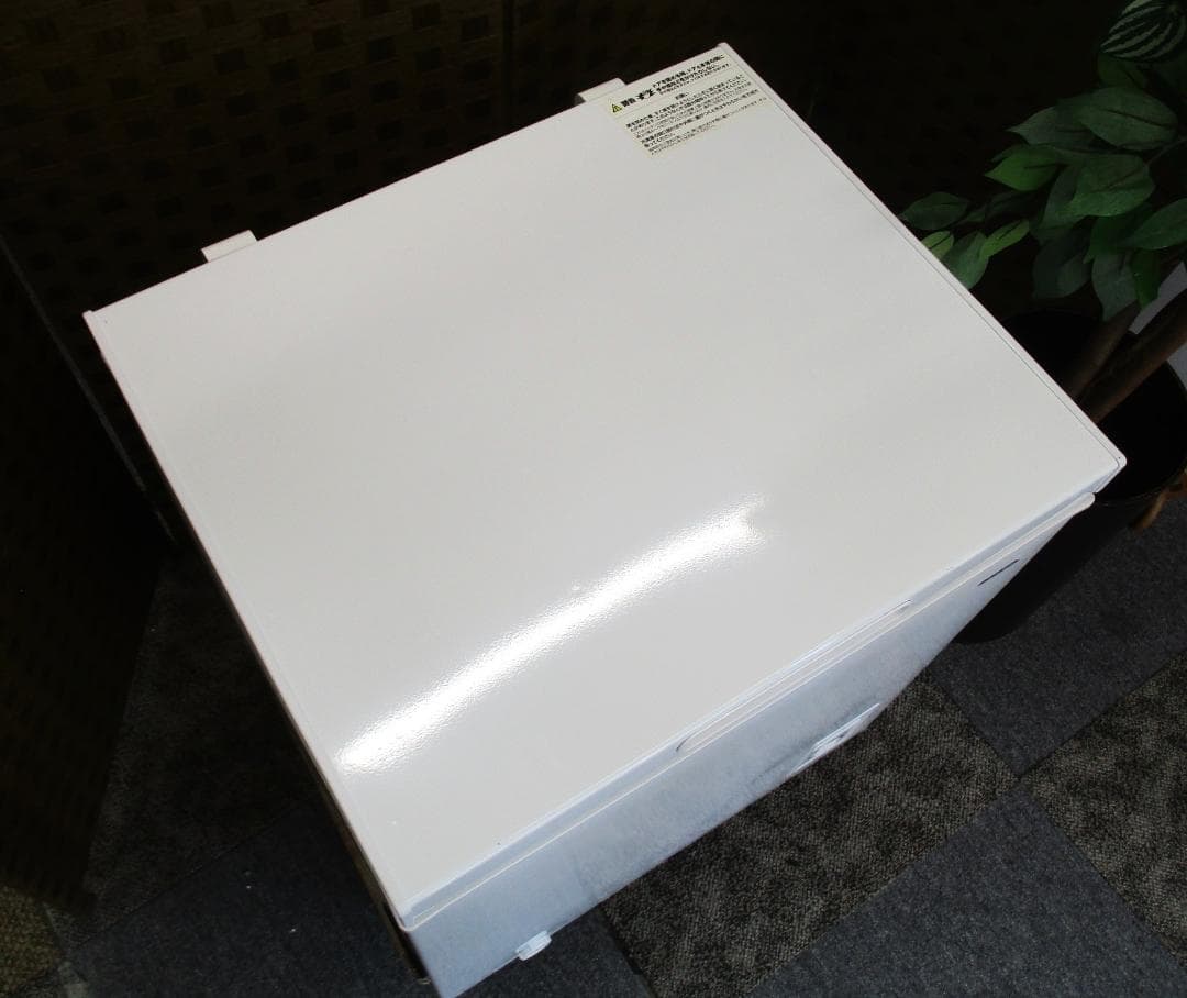 ★山善 電気冷凍庫 YF-C70 66L 小型 ホワイト 上開き 2023年製