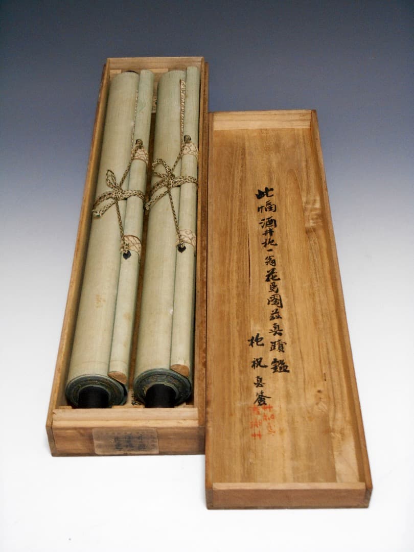 絹本双幅 酒井抱一 「紅梅小禽雪中雀図二幅対」三つ葉葵表装 共箱 掛軸 徳川家紋