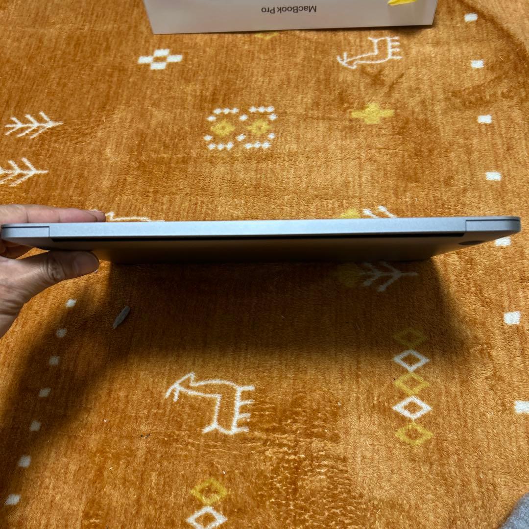 美品MacBook Pro 2020 M1 A2338 8/ 250GB 8コア