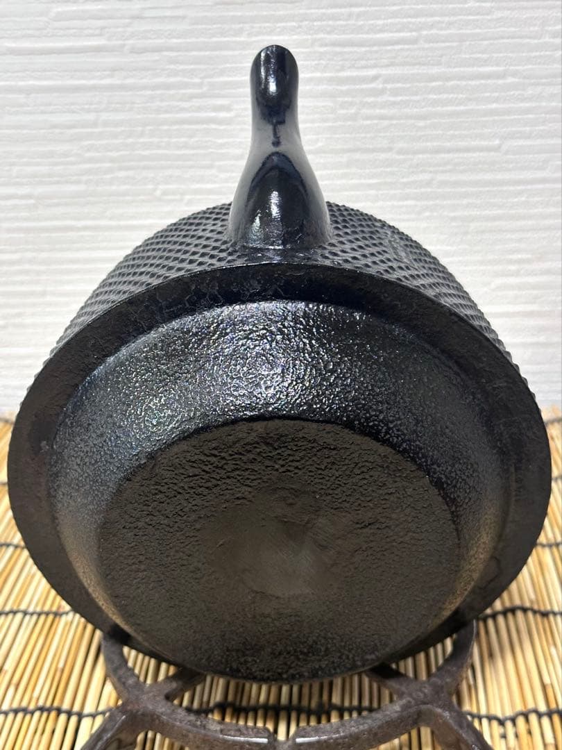 未使用品、供箱等付属品付　南部蓬榮堂造　１５型九重アラレ　南部鉄瓶　南部鉄器