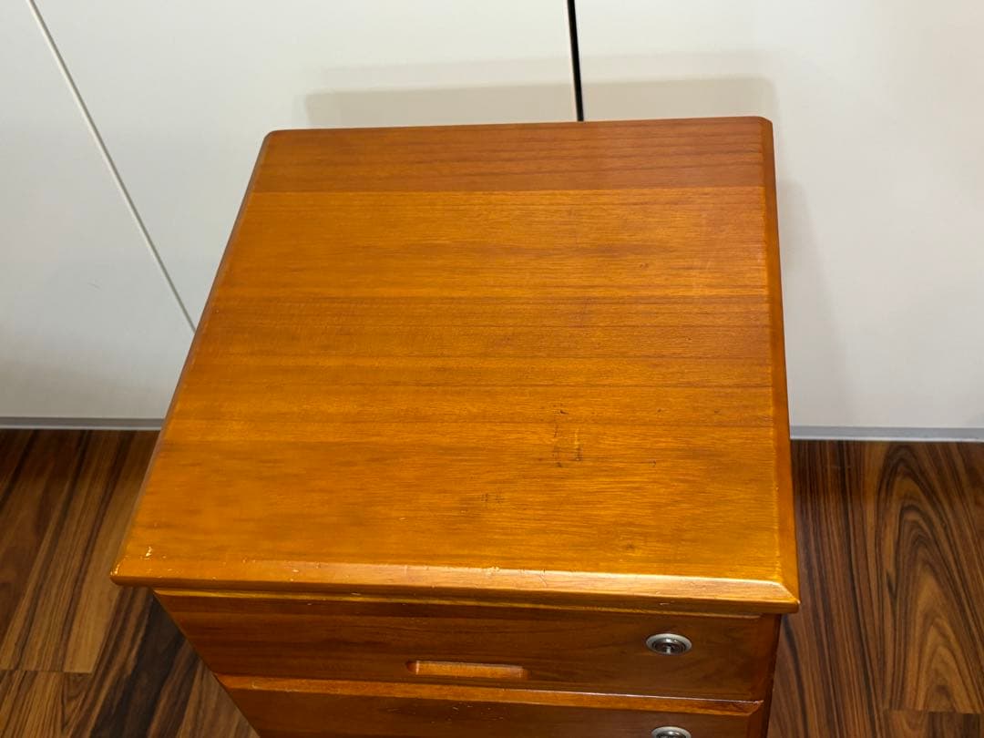 木製 4段袖机 キャスター付き 鍵付きチェスト 幅39cm ラッカー塗装