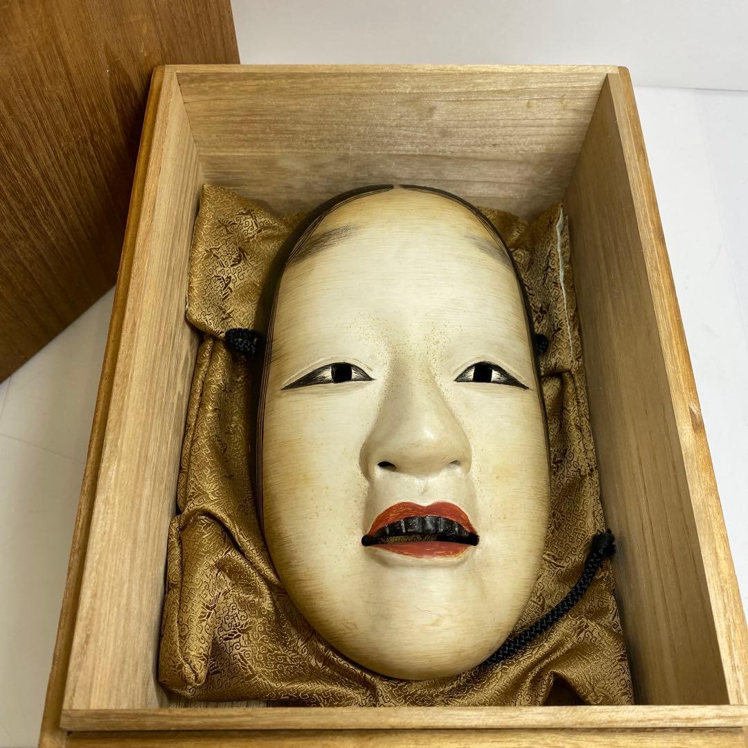 在銘　木彫　小面　能面　木箱　シルク袋付　トヒオ　東さ7-1104☆2F