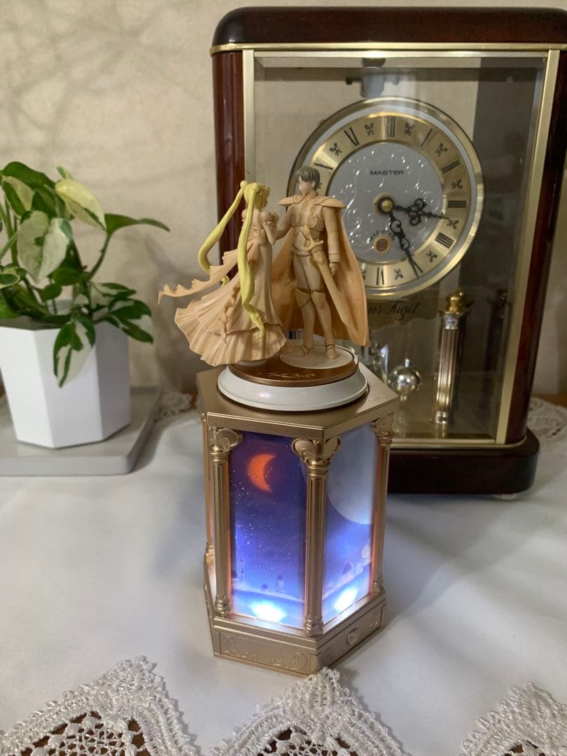 セーラームーン Tuxedo Mirage メモリアルオーナメント　　ジャンク