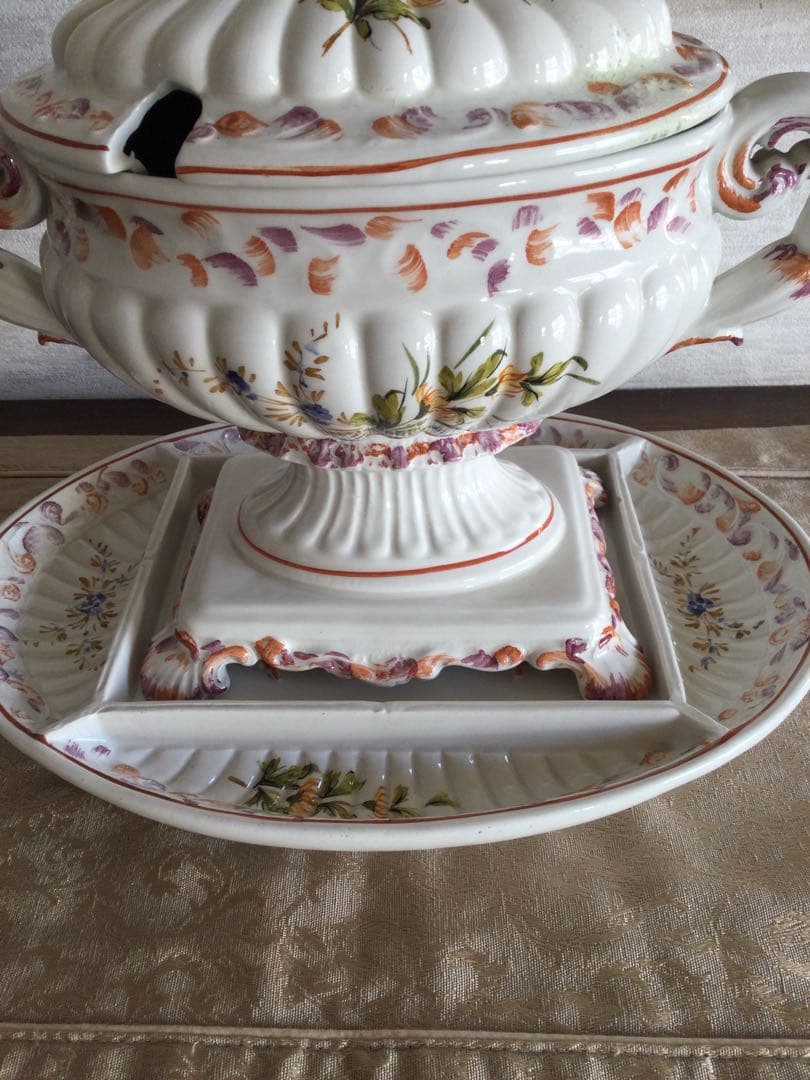 ヴィンテージ　イタリア製チュリーン　インテリアとしても　蓋付き容器　スーピエール