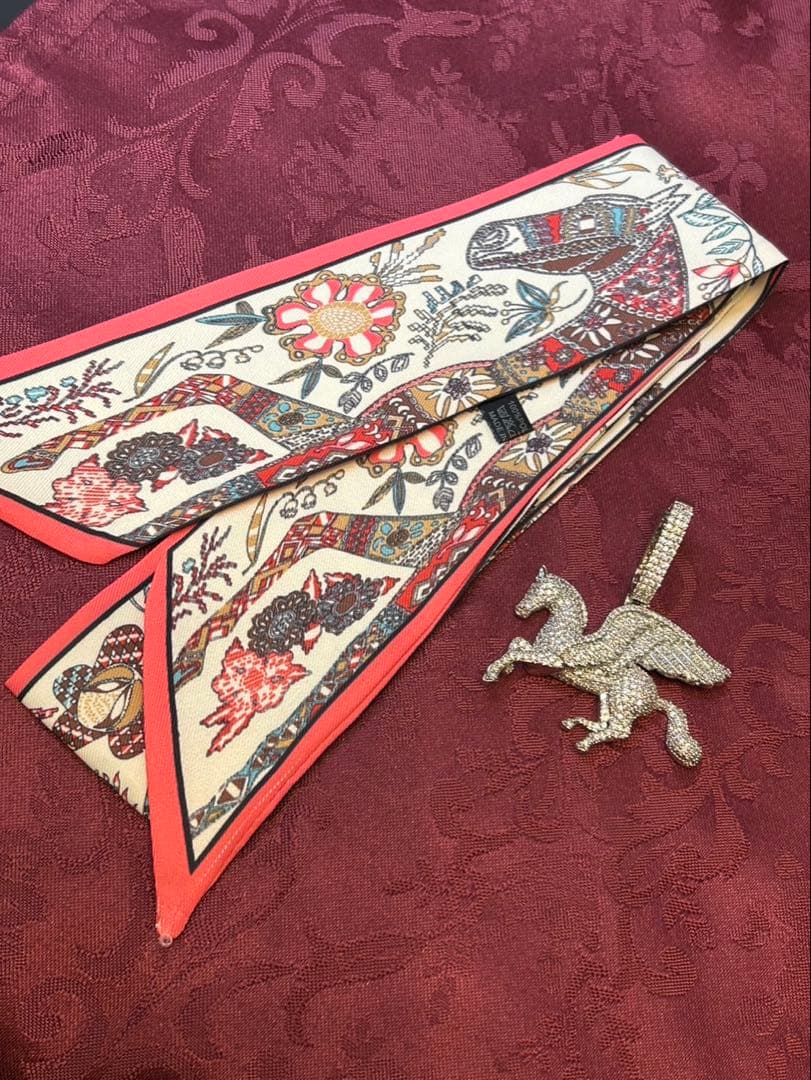 ￼ペガサスモチーフペンダントトップ　チャーム✖️スカーフ