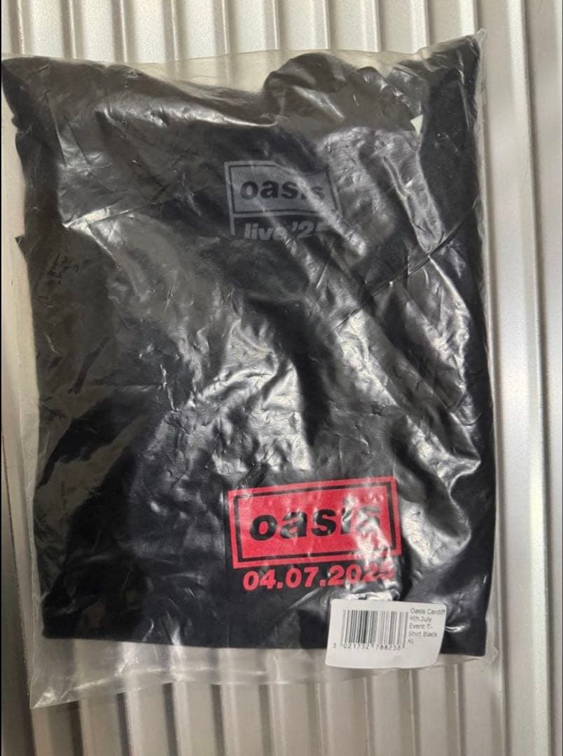 XL 新品未開封【正規品】oasis 再結成初日 カーディフ公演Tシャツ