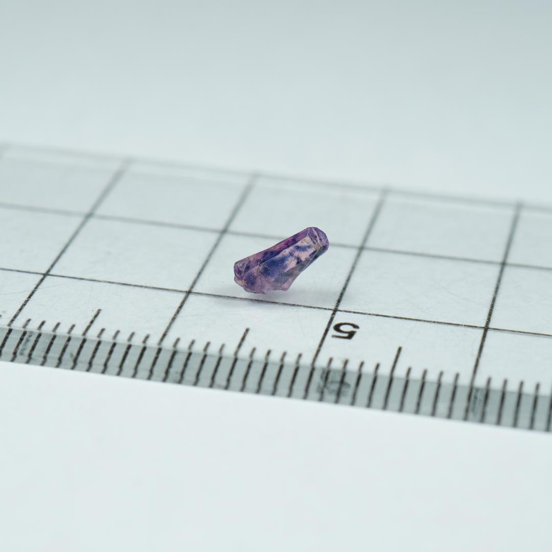 ウインザサファイア　結晶　タンザニア産