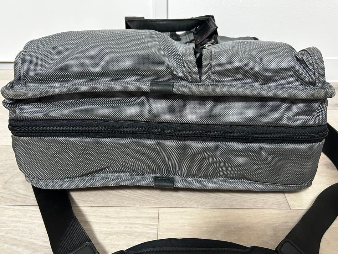 【セール❣️】トゥミ　TUMI　ビジネスバッグ　2way　限定色グレー 2層式