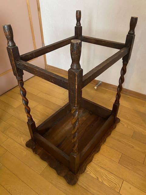 イギリス　アンティーク　ツイストレッグテーブル　オケージョナルテーブル