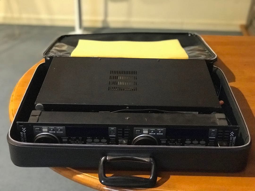 TASCAM CD-X1500デュアルCDプレーヤー