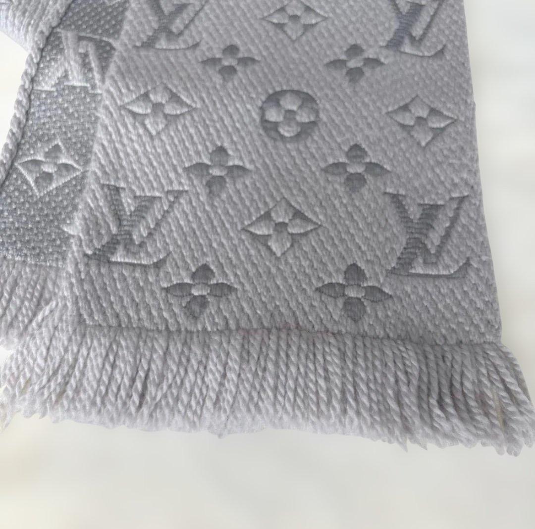 Louis Vuitton グレー マフラー ロゴ入り