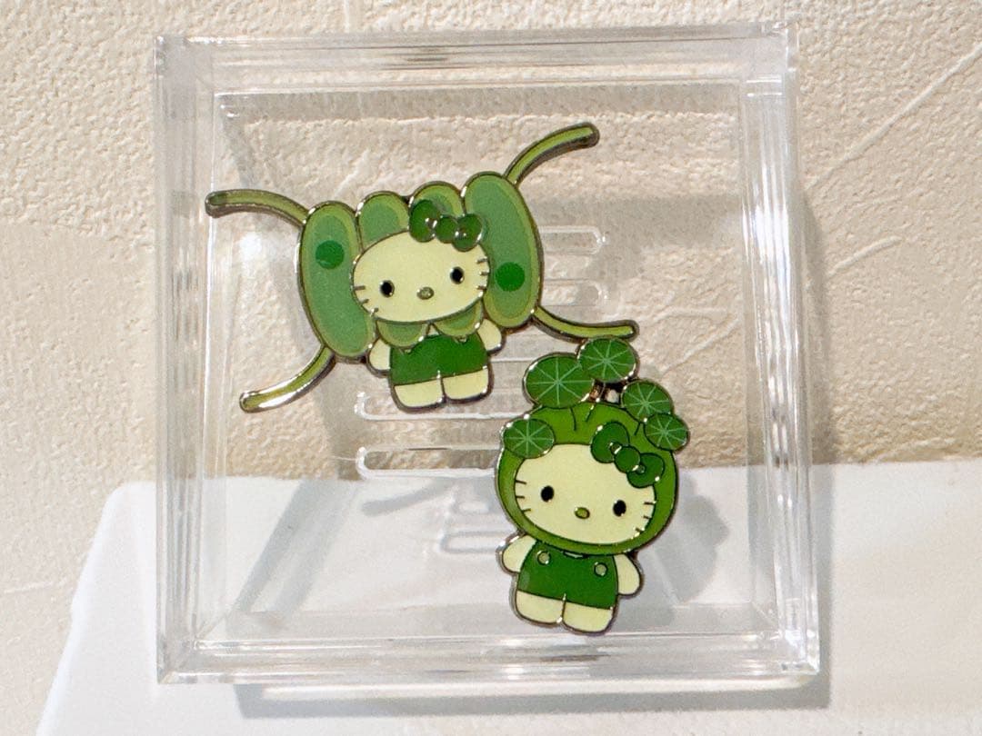 日本館限定　ピンバッジ　万博　カサノリ　トゲイカダモ　ケース付き　藻キティ　藻類