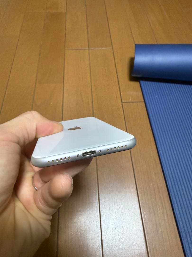 Iphhone SE 第二 White 64GB 中古