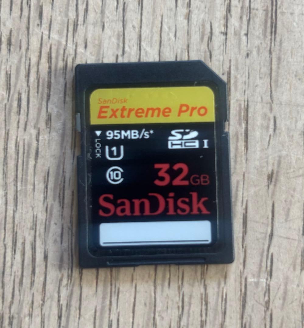 SONY HDR-CX430V ハンディカム本体、32GBメモリ&三脚付き