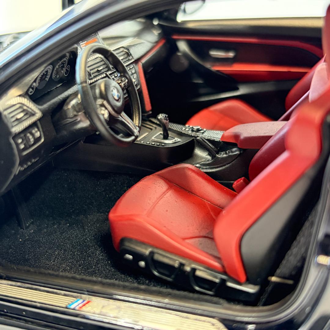 【希少美品】BMW M4 クーペ F82 1/18 特注モデル 黒 ブラック