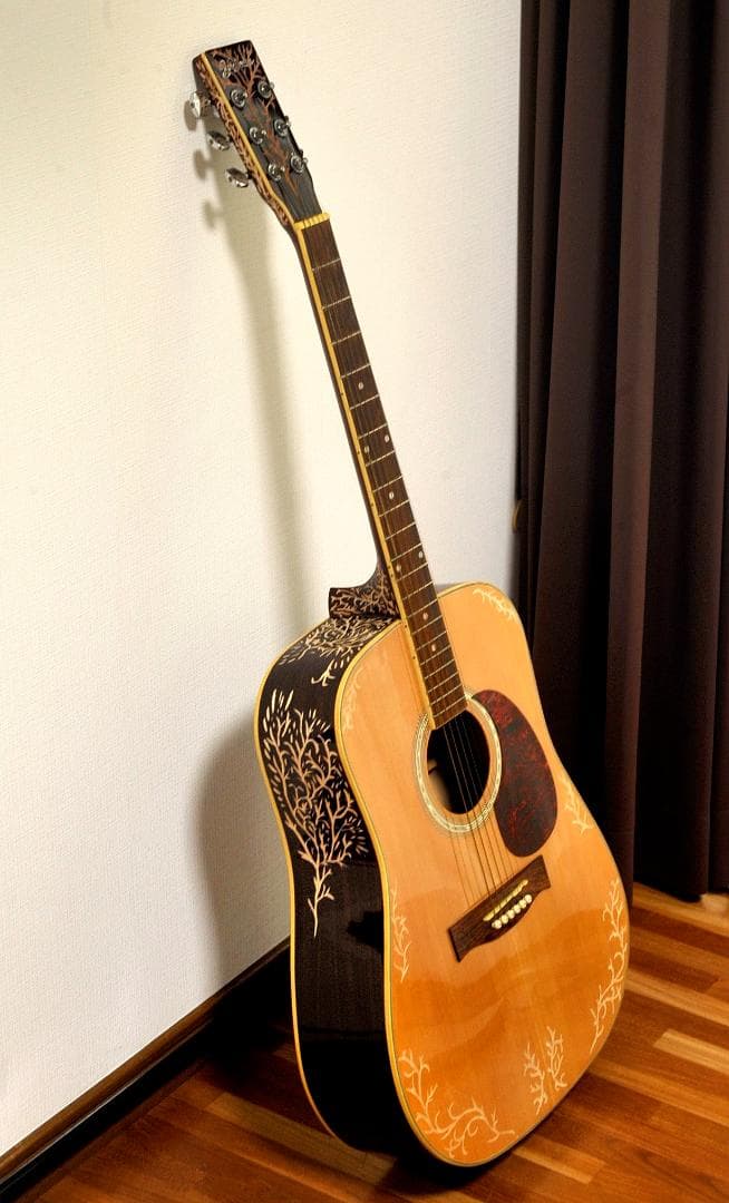 お店演出用に！★彫刻ギター「人目を引くためのオブジェ」　カフェラウンジや舞台に♪