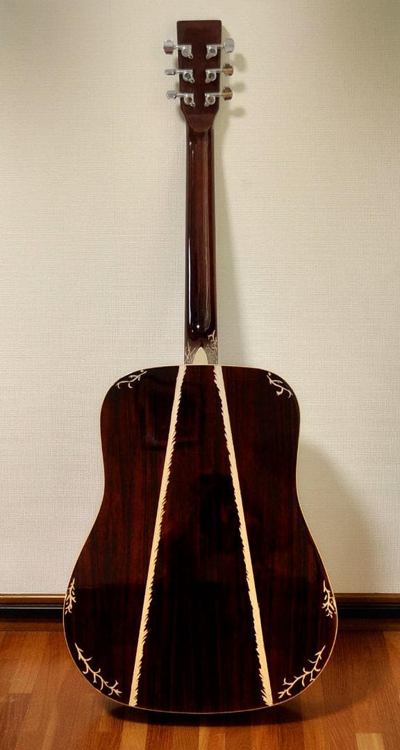 お店演出用に！★彫刻ギター「人目を引くためのオブジェ」　カフェラウンジや舞台に♪