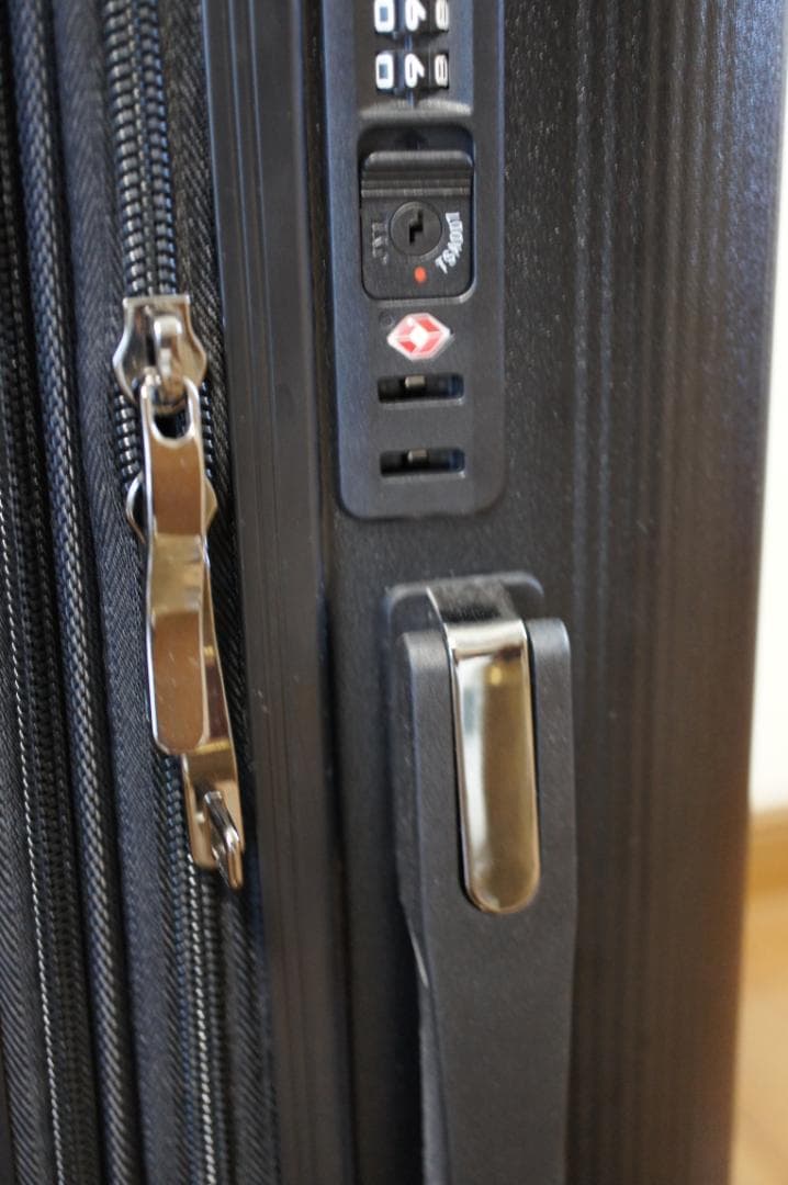 新品　JAL キャリー　ブラック　37Ｌ　機内持込 　日本航空 拡張 おまけ付