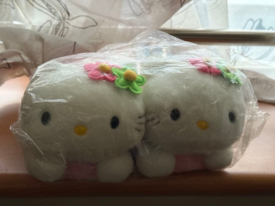 ハローキティ スリッパ 花モチーフ付き