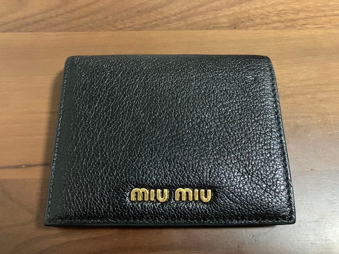 【美品】miu miu ☆二つ折り財布 黒