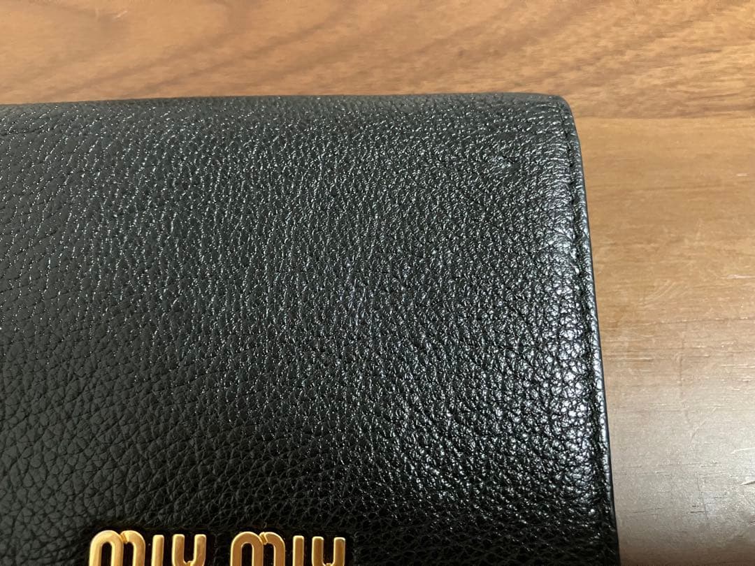 【美品】miu miu ☆二つ折り財布 黒