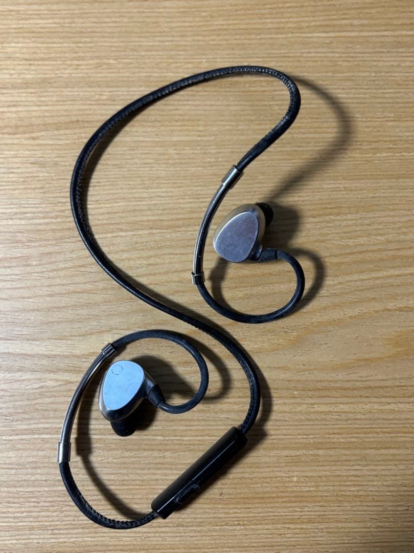 【美品】EOZ ONE ワイヤレスイヤホン シルバー