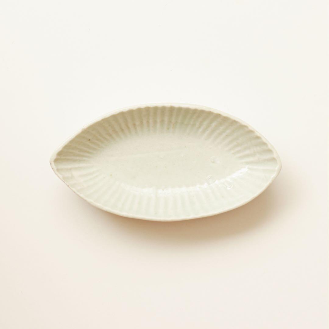 伊万里　古伊万里　白磁　菊花形　変形　豆皿　しのぎ　1680-1700年頃