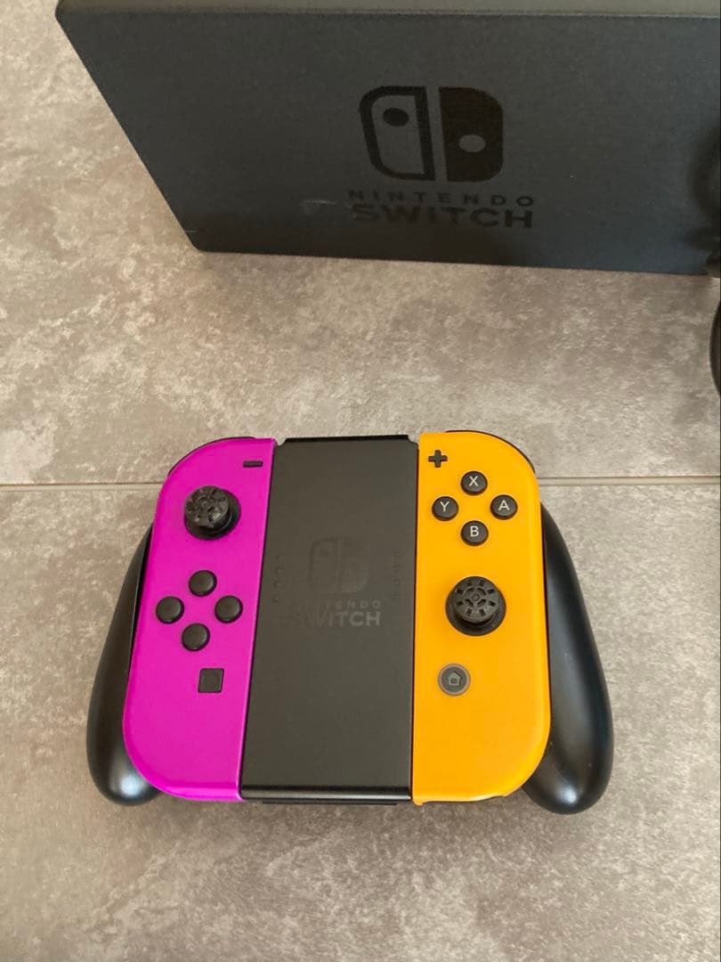 Nintendo Switch 本体とJoy-Con 2つセットと周辺機器付き