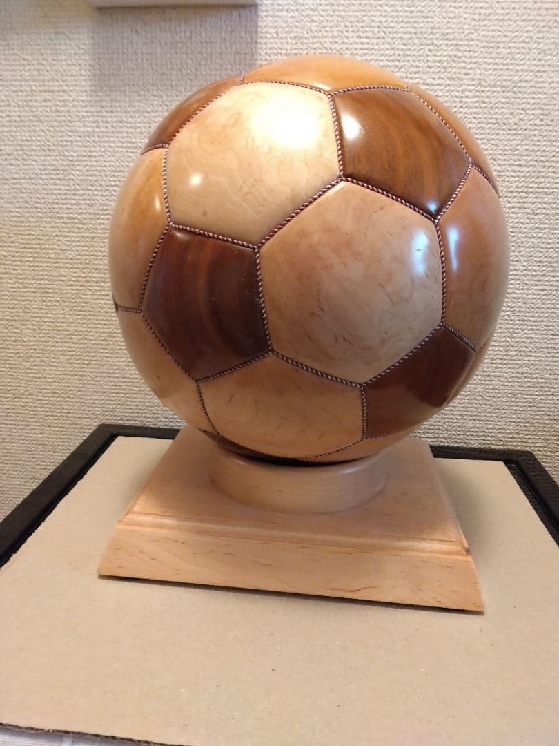 限定価格〓木製サッカーボール型装飾品