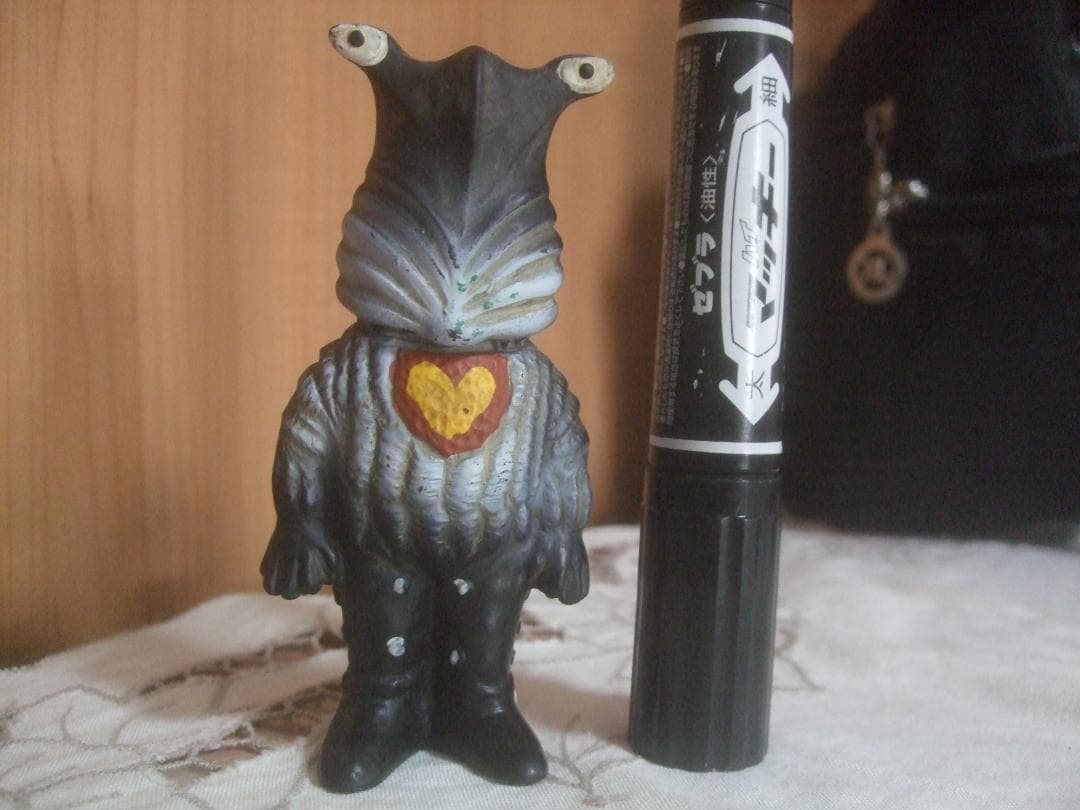 サ*だ様 ウルトラ怪獣　ソフビ　ペガッサ星人　円谷プロの刻印