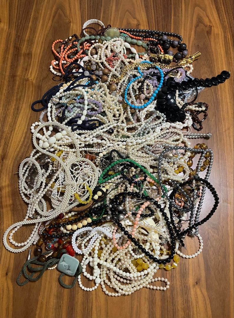 大量ネックレスまとめ売り　遺品整理