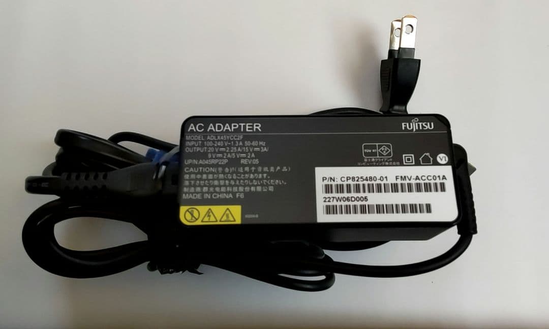 富士通 LIFEBOOK UH90/G2 12世代i7 軽量 697g　モバイル