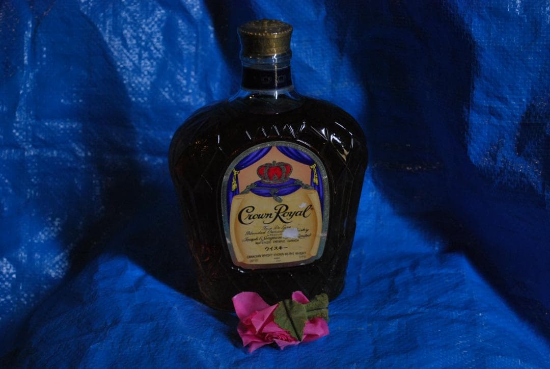 古酒ウイスキーCrown750ml未開栓の出品です。