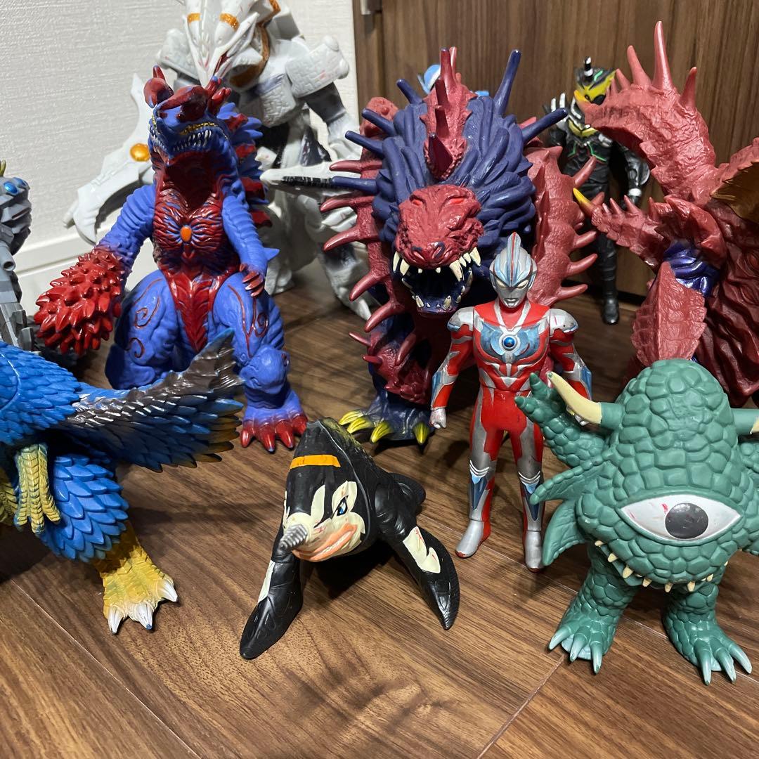 【送料無料】ウルトラマン&怪獣&仮面ライダー16体セット