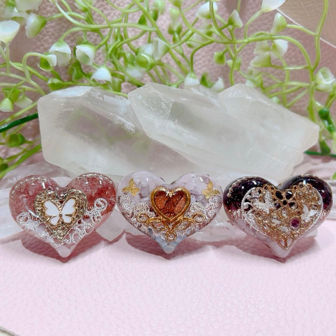 癒しのオルゴナイト❤️ミルキークンツァイト＋ラリマー＋ゴールドストーンのハート型♡