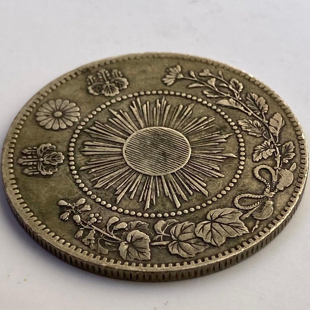 旭日竜大型50銭銀貨　明治4年　前期　ハネ本　低四（降四様）磨き傷ナシ