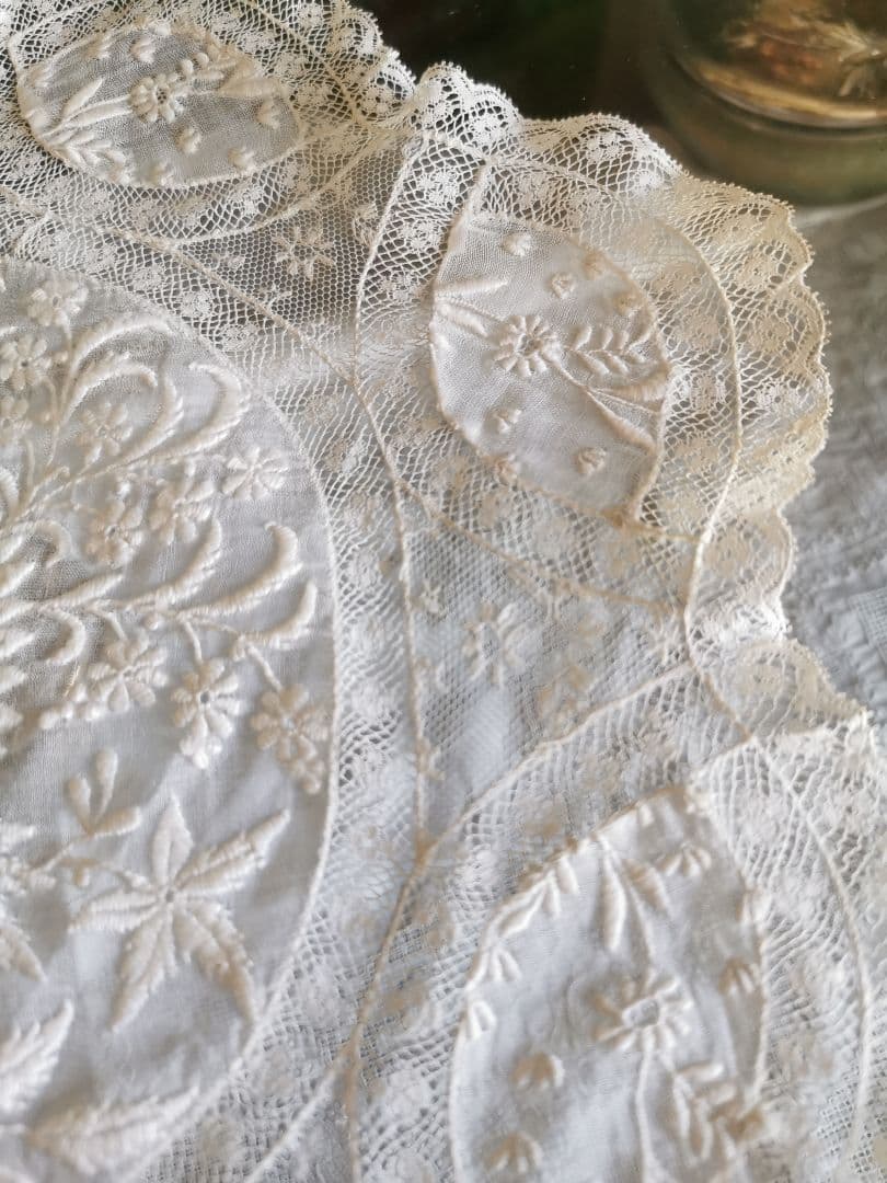 アンティークフランス ノルマンディーレース 花型ドイリー アイリッシュリネン風