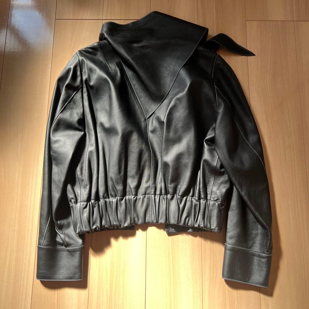 vejas レザー　スカーフ付き　ジャケット