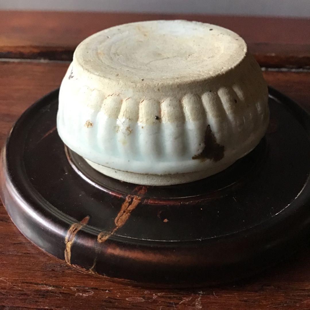 宋　青白磁　陽刻花　香合