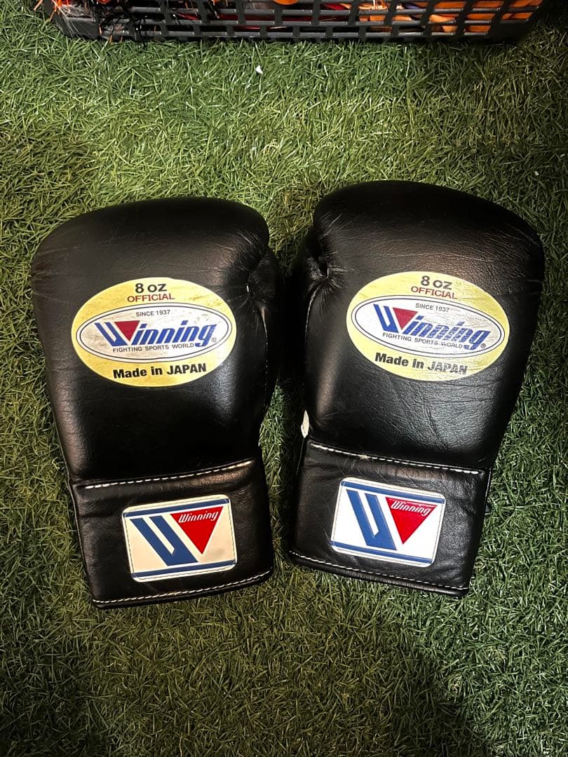 Winning 8 oz ボクシンググローブ