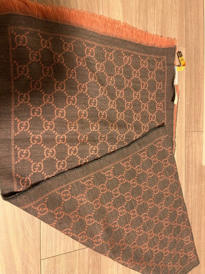 GUCCI マフラー　ストール　クリーニング済み