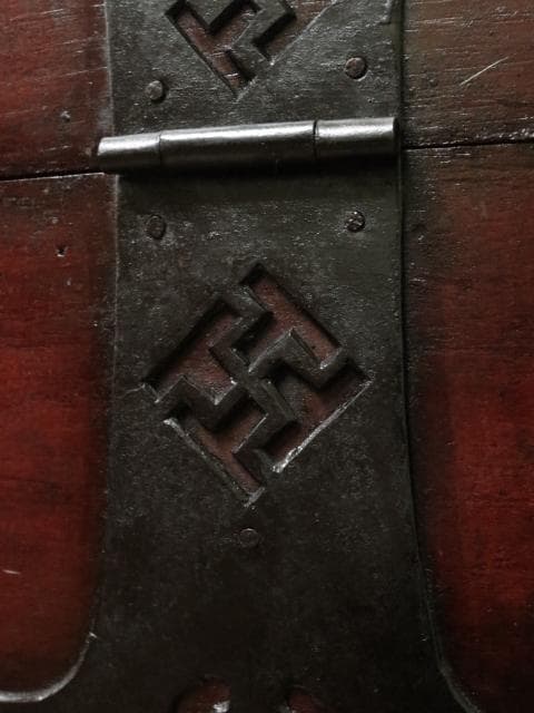 李朝古民具 朝鮮美術 朝鮮古民芸 松無垢材 卍字鉄地金具 時代 バンダジ 半閉櫃