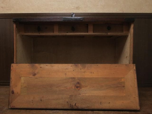 李朝古民具 朝鮮美術 朝鮮古民芸 松無垢材 卍字鉄地金具 時代 バンダジ 半閉櫃