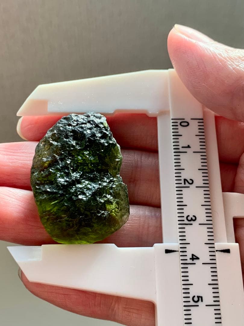 最強パワーストーンモルダバイト　テクタイト　隕石　ヒーリング鉱物標本　リビアン