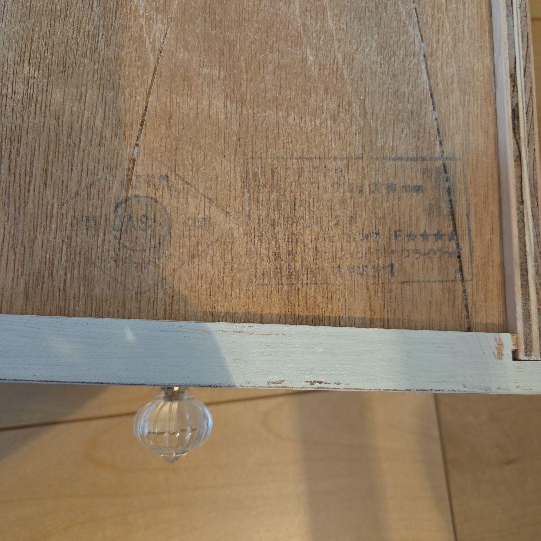 アンティーク風　ホワイト木製キャビネット