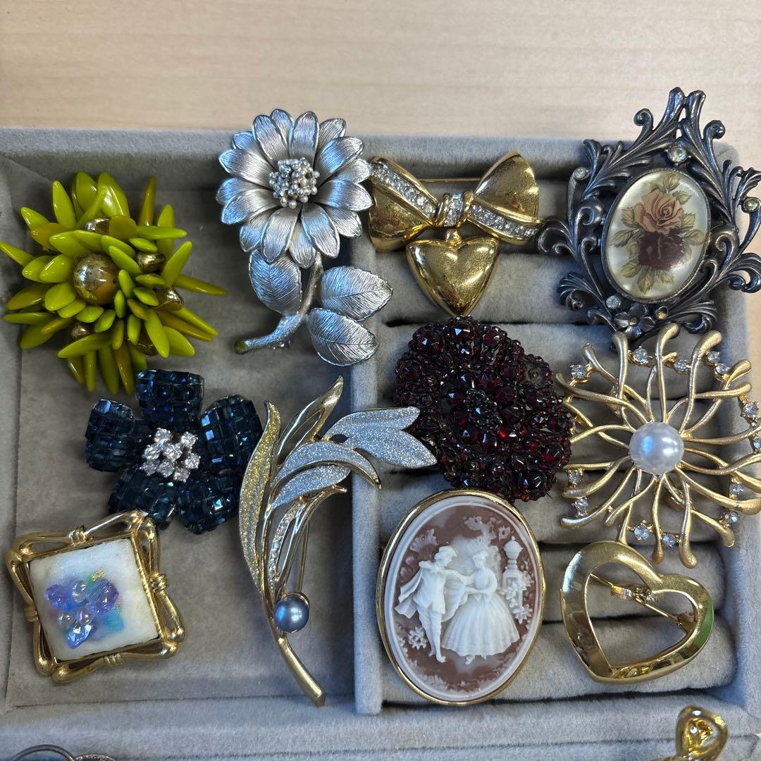 エレガントなヴィンテージブローチセット５８点♩
